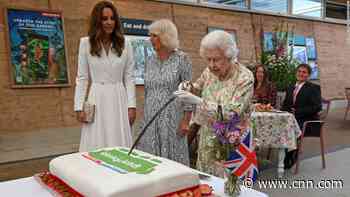 Queen shows off sword skills by cutting cake during G7 in Cornwall