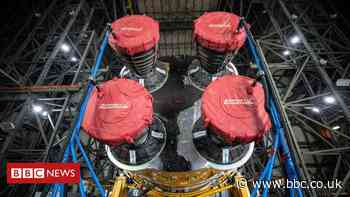SLS: First view of Nasa's assembled 'megarocket'