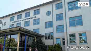 Zeugnisübergabe in Parchim: Abitur nach einem schweren Jahr am Friedrich-Franz-Gymnasium | svz.de - svz – Schweriner Volkszeitung