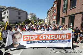 Voorpost betoogt opnieuw met gewraakt spandoek na veroordeling: “Hoe meer ze ons bestrijden, hoe groter we worden’”