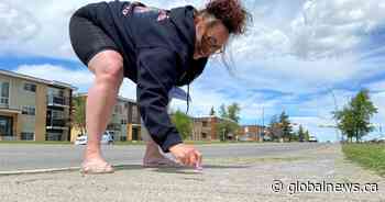 Confrontation outside Calgary Children’s Services office caught on video - Global News