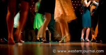 High School Marks Unvaccinated Students at Prom, Forces Them to Identify Themselves