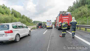 Bezirk Neunkirchen - A2: Kleinbus nach Auffahrunfall aufgerissen - NÖN.at