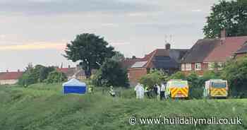 Live Saltshouse Road incident as police cordon off east Hull field and air ambulance lands - Hull Daily Mail