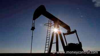 Crude oil scales to fresh 52-week high on fuel demand recovery hope; speculators raise net long positions