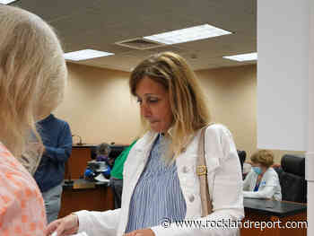 Leslie Kahn, Candidate for Clarkstown Justice Voting at Clarkstown Town Hall - Rockland Report