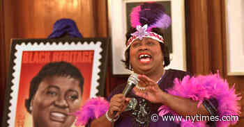 Karla Burns, Who Broke a ‘British Tonys’ Color Barrier, Dies at 66