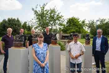 Exclusieve Ros Beiaardpaarden gemaakt door bijzondere kunste... (Dendermonde) - Het Nieuwsblad
