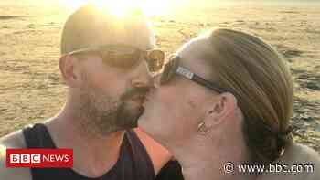 Lockdown easing delay: Blow for weddings and arts - BBC News