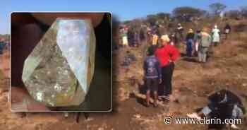Video: el hallazgo de piedras preciosas desata la "fiebre de los diamantes" en un pueblo - Clarín