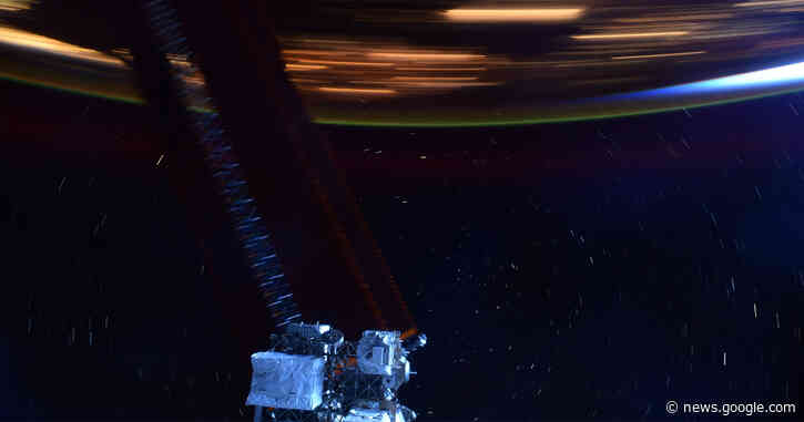 Photo Taken From The ISS Visualizes How Fast The Space Station Moves - PetaPixel