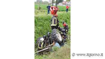 Il trattore si ribalta mentre taglia l’erba Morto un pensionato - IL GIORNO
