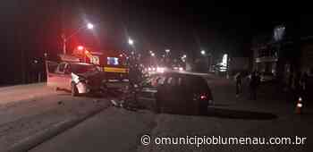 Batida frontal entre carros deixa duas pessoas feridas em Gaspar - O Município Blumenau