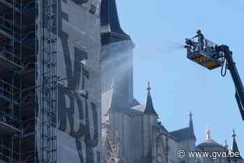 Brandweer houdt grootschalige blusoefening aan kathedraal (Antwerpen) - Gazet van Antwerpen