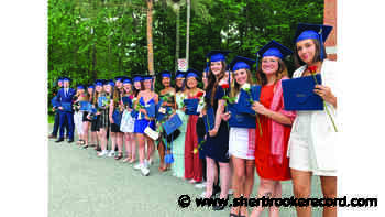 Champlain students celebrate graduation with adapted ceremony - Sherbrooke Record