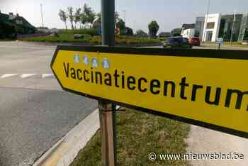 Stickerprotest tegen vaccins in Maasmechelen: “Onbegonnen werk om ze weg te halen”