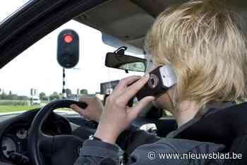 10 auto’s gecontroleerd: 3 chauffeurs betrapt met gsm achter stuur