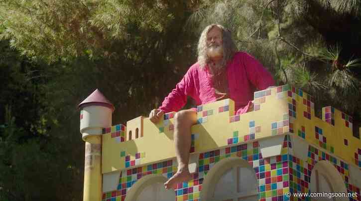 Exclusive The Space Between Clip – Kelsey Grammer Plays Washed-Up Rocker