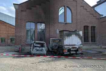 Wagens stadsdiensten in brand gestoken in Park Spoor Noord