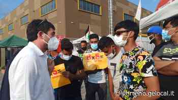 Fratoianni davanti alla Texprint: "La trattativa va riaperta" - Il Tirreno