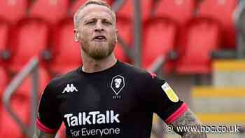 Tom Clarke: Fleetwood sign former Salford and Preston defender