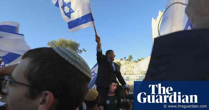 Israeli police fire rubber bullets at Palestinians protesting against march