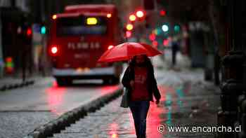 Vuelve la lluvia a Santiago: anuncian tormentas eléctricas para la Región Metropolitana este martes - EnCancha.cl