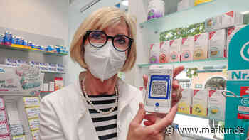 Ansturm auf digitalen Impfnachweis - Kunden warten vor geschlossener Tür - Merkur Online