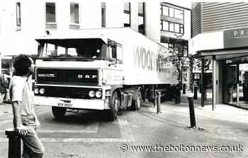 Wrong turn saw lorry 'trapped' in Bolton town centre - The Bolton News