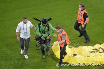 🎥 Paraglider van Greenpeace verwondt verschillende toeschouwers voor EK-duel, UEFA trekt naar rechtbank