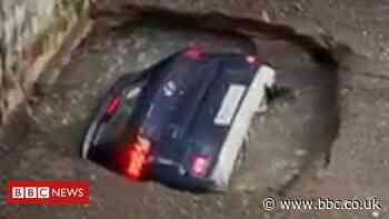 Car unexpectedly disappears into disused well in Mumbai