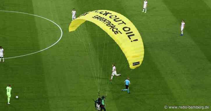 Greenpeace: Polizei wurde über Motorschirm-Aktion informiert