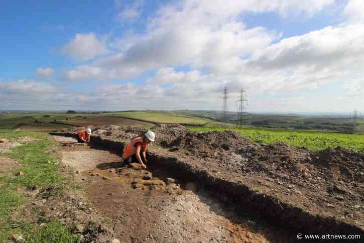 Electric Company Uncovers Thousands of Millennia-Old Objects in Southwest England