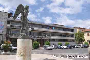 Strage di Ardea, ad Aprilia bandiere a mezz'asta in segno di vicinanza - h24 notizie