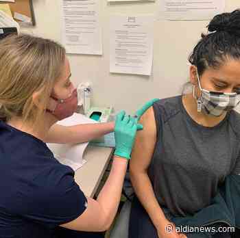 A medida que Filadelfia reabre, algunos códigos postales se quedan atrás en la tasa de vacunación - AL DÍA News