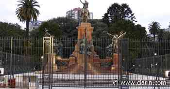 El Monumento al General San Martín, entre rejas y canteros - Clarín