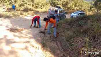San Martín: Transportistas arreglan carretera en "protesta" por mal estado de la vía - RPP Noticias