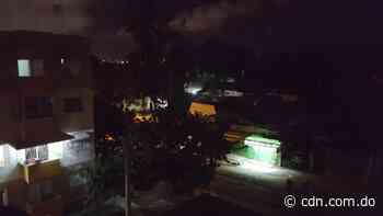 Residentes de Santo Domingo Oeste reportan averías en lámparas - CDN