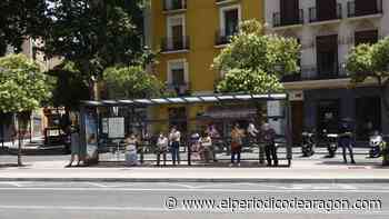 Largas esperas en las paradas de bus de Zaragoza por la huelga y a 36 grados - El Periódico de Aragón