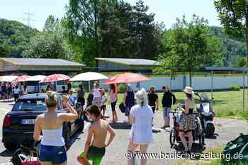 Steinens Freibad startet mit Technik-Problemen und Warteschlangen - Steinen - Badische Zeitung