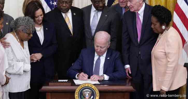 Biden unterzeichnet Gesetz für Feiertag zum Skaleverei-Ende