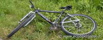 Ha un malore e finisce nel prato a Sovere: ciclista 58enne soccorso con l'elicottero - L'Eco di Bergamo