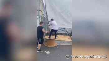 Texprint Prato, aggrediti gli operai della ditta cinese licenziati che manifestano da mesi: 3 feriti - La Repubblica Firenze.it