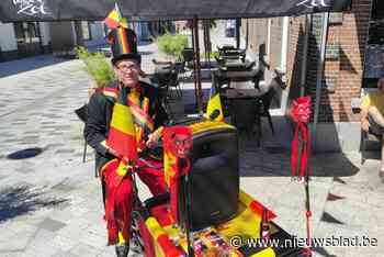 Entertainer trapt met bakfiets al zingend langs Lommelse terrassen met EK-schermen - Het Nieuwsblad