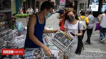 Apple Daily: Hong Kong police raid sparks rush on newspapers