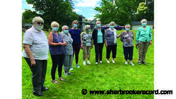 Lennoxville senior women's group takes in the sunny weather - Sherbrooke Record