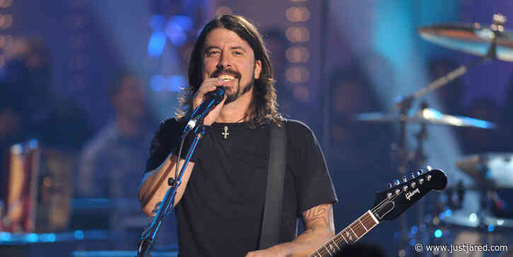 Anti-Vaxxers Protest at Foo Fighters California Concert