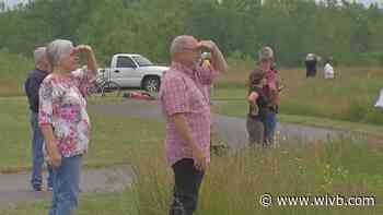 "Thunder" dress rehearsal draws excited spectators; show takes off noon Saturday