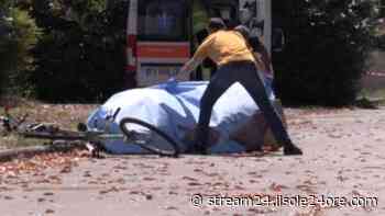Ardea, le immagini della tragedia: i corpi delle tre vittime coperti dai teli - Il Sole 24 ORE