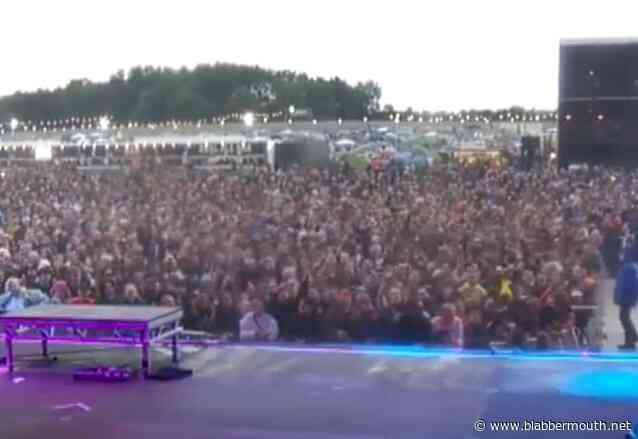 10000 Rocks DOWNLOAD PILOT: 10,000 Rock And Metal Fans Attend U.K.'s First Post ...